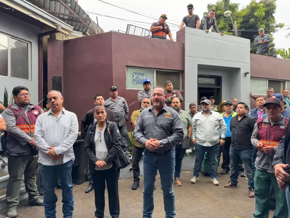 Trabajadores del Departamento de Parques y Jardines del Ayuntamiento de Tijuana