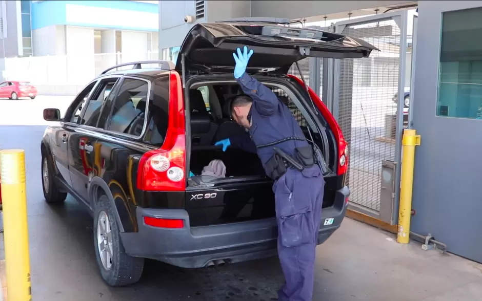 Frenan cruce de personas, pero no de fentanilo en la garita Tijuana - San Ysidro