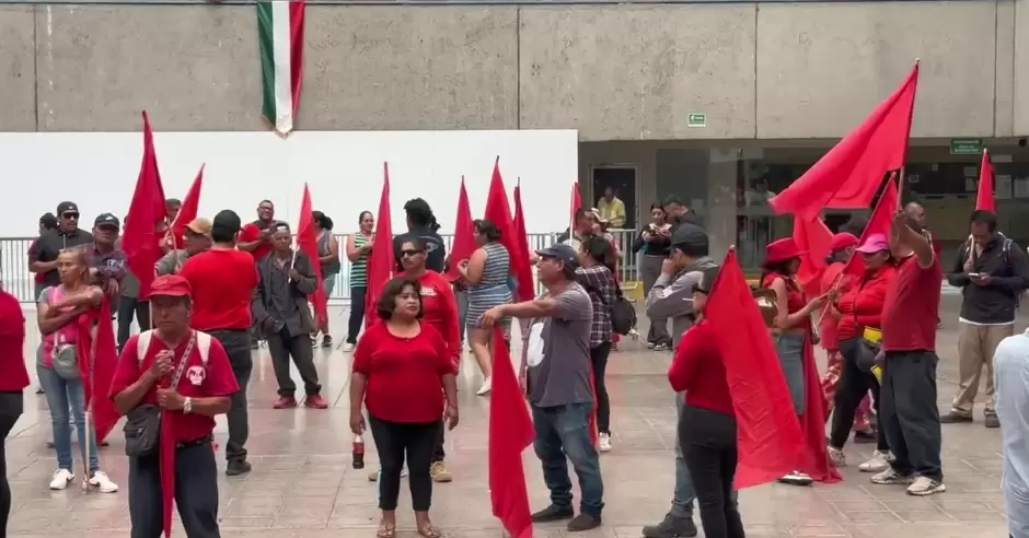 Se manifiesta Antorcha Campesina en palacio