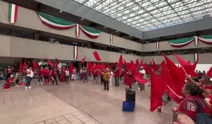 Se manifiesta Antorcha Campesina en palacio