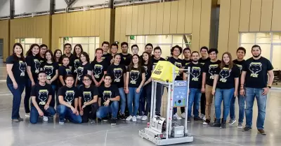 Estudiantes participen en competencias de robtica