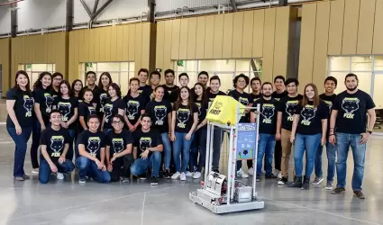 Estudiantes participen en competencias de robtica