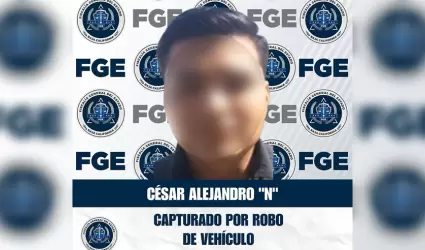 Polica municipal detenido en posesin de vehculo con reporte de robo