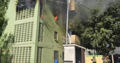 Incendio en edificio departamental de la colonia Presidentes