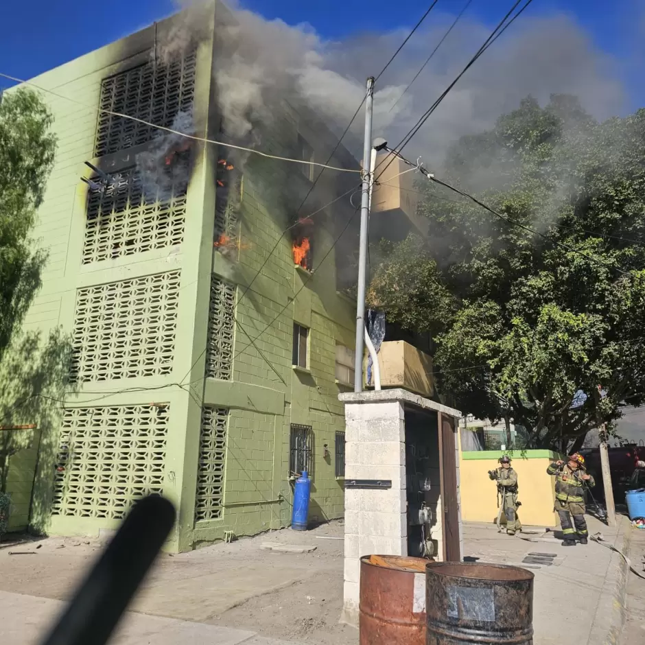 Incendio en edificio departamental de la colonia Presidentes