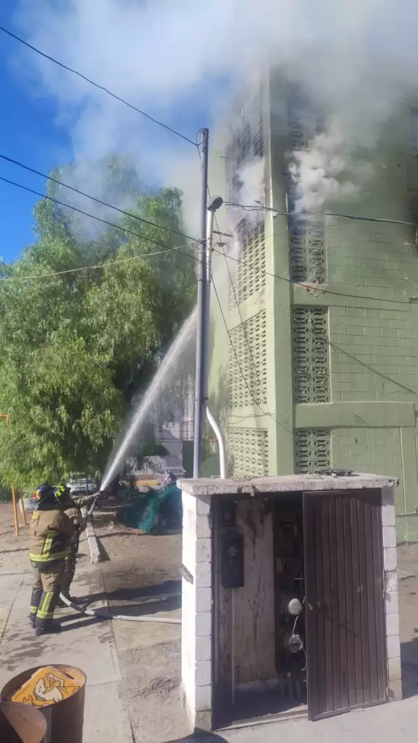 Incendio en edificio departamental de la colonia Presidentes