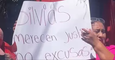 Manifestacin en juzgados familiares por mujer que muri atropellada por conduct