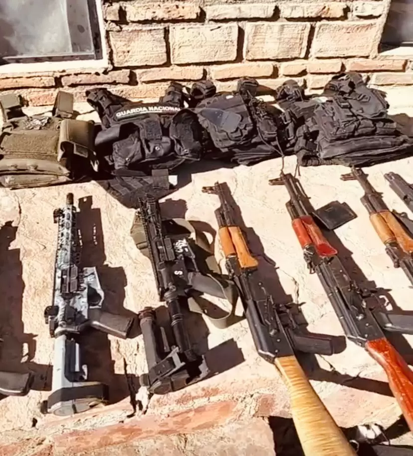 Decomisan arsenal y detienen a cuatro personas en operativo en La Rumorosa