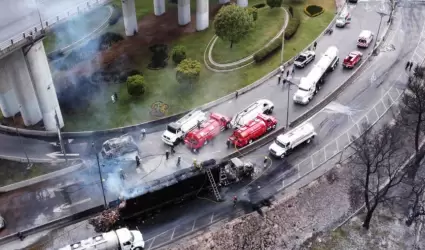 Explosin de una pipa de gas abajo del puente de la Concordia en la alcalda Izt