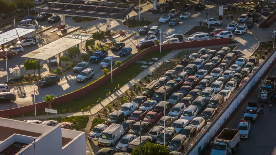 autos retenidos en garita de El Chaparral