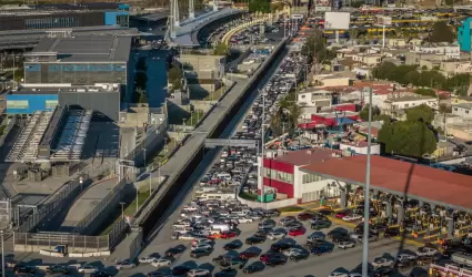 autos retenidos en garita de El Chaparral