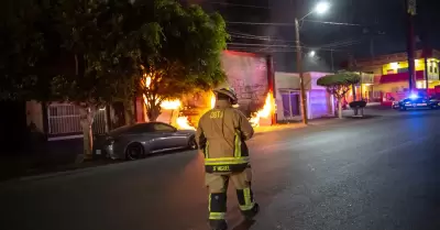 Incendio en antigua bodega en la Zona Centro de Tijuana