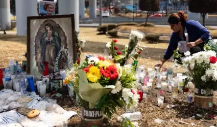 Memorial colocado en el lugar donde ocurri la explosin de pipa de gas, en Puen