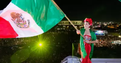 Dan Grito de Independencia 100 mil bajacalifornianos con la Gobernadora Marina D