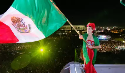 Dan Grito de Independencia 100 mil bajacalifornianos con la Gobernadora Marina D