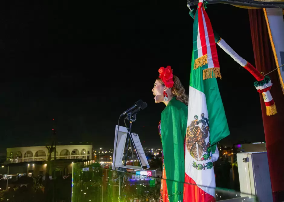 Dan Grito de Independencia 100 mil bajacalifornianos con la Gobernadora Marina Del Pilar Ávila Olmeda