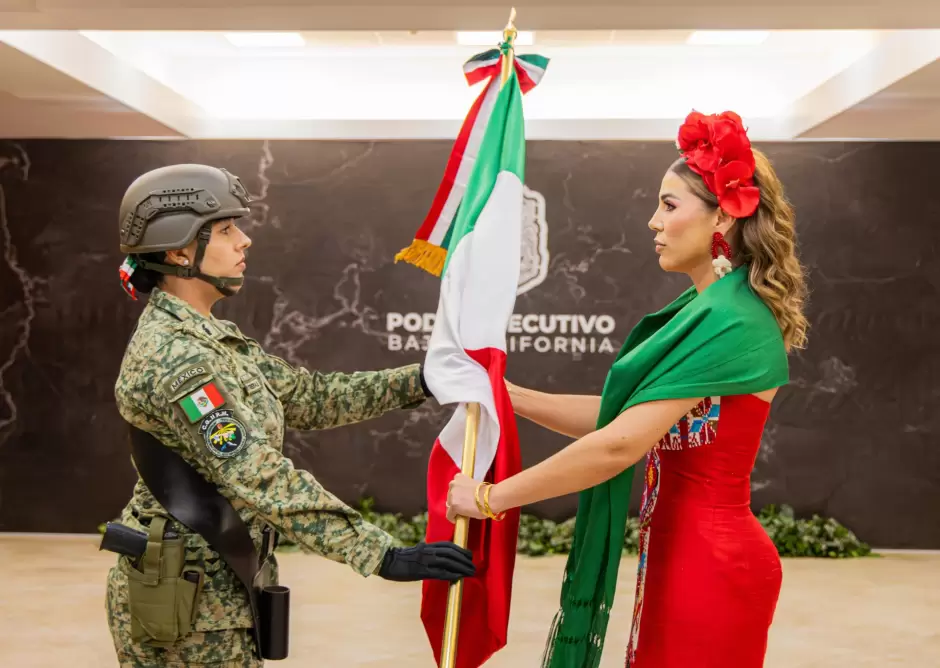 Dan Grito de Independencia 100 mil bajacalifornianos con la Gobernadora Marina Del Pilar Ávila Olmeda