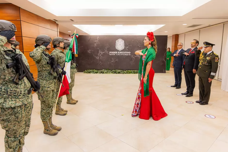 Dan Grito de Independencia 100 mil bajacalifornianos con la Gobernadora Marina Del Pilar Ávila Olmeda