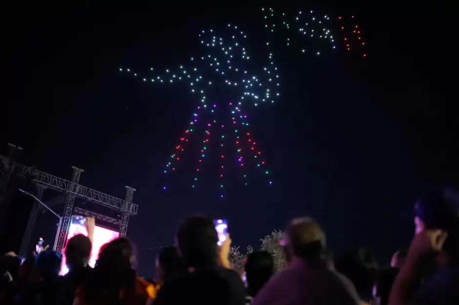 Dan Grito de Independencia 100 mil bajacalifornianos con la Gobernadora Marina Del Pilar Ávila Olmeda