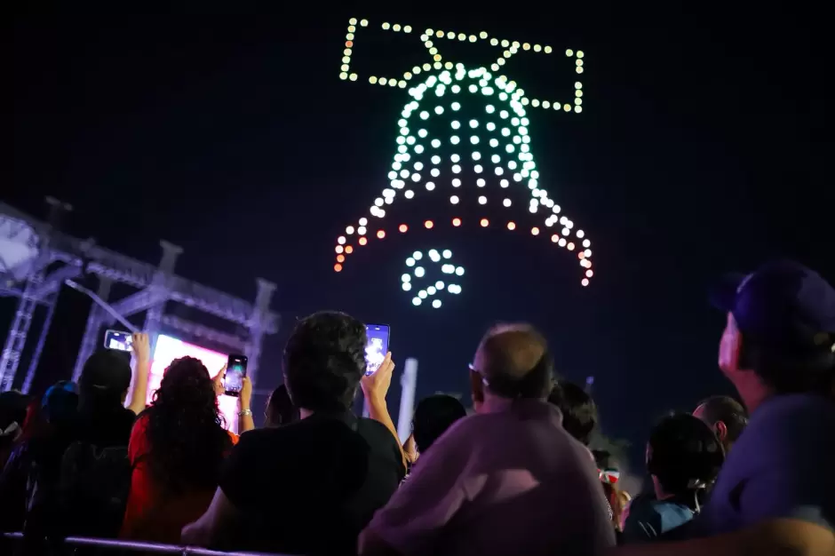 Dan Grito de Independencia 100 mil bajacalifornianos con la Gobernadora Marina Del Pilar Ávila Olmeda