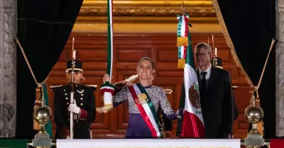 Sheinbaum encabeza ceremonia del Grito de Independencia; primera mujer en 215 a