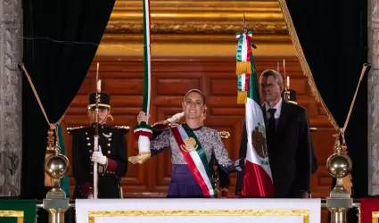 Sheinbaum encabeza ceremonia del Grito de Independencia; primera mujer en 215 a