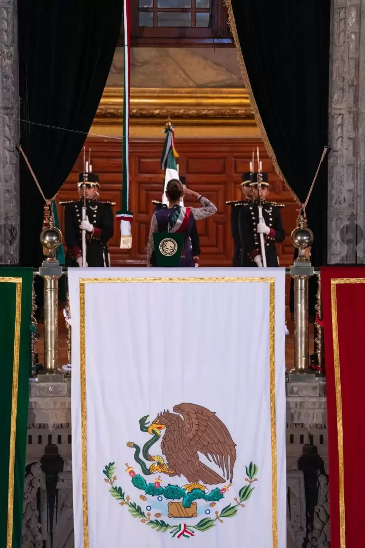 Histrico! Presidenta Claudia Sheinbaum encabeza ceremonia del Grito de Independencia; primera mujer en 215 aos
