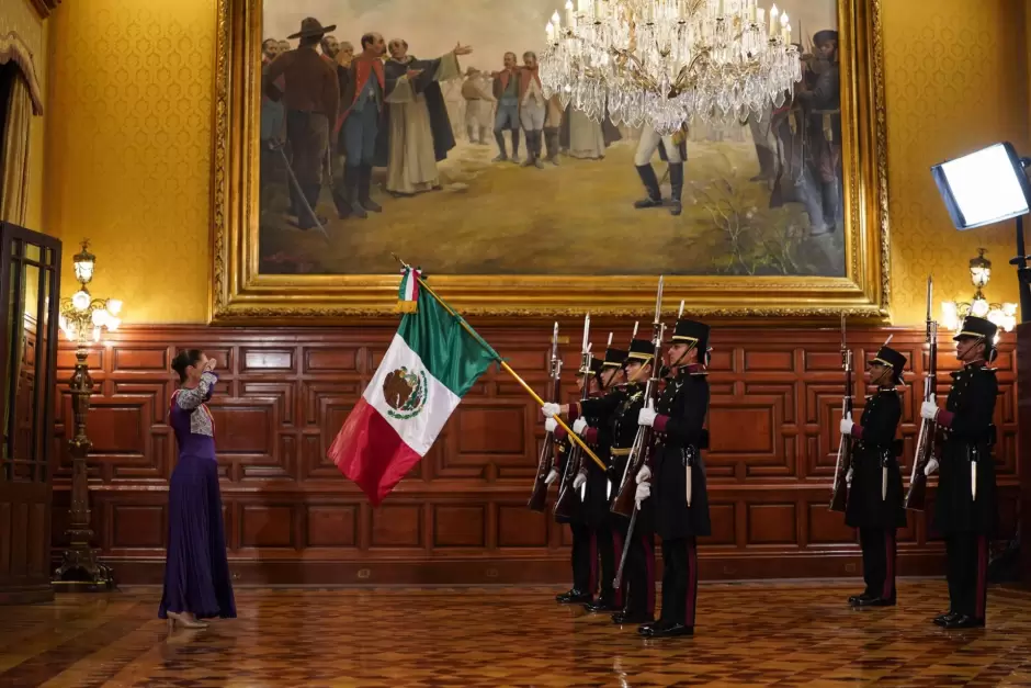 Histrico! Presidenta Claudia Sheinbaum encabeza ceremonia del Grito de Independencia; primera mujer en 215 aos