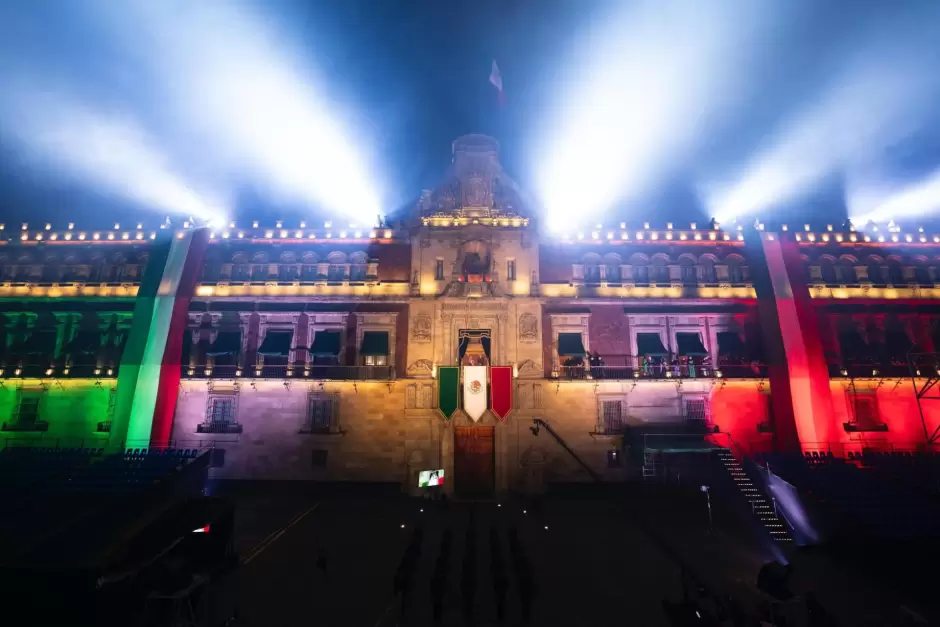 Histrico! Presidenta Claudia Sheinbaum encabeza ceremonia del Grito de Independencia; primera mujer en 215 aos