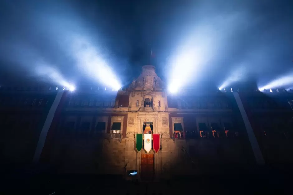 Histrico! Presidenta Claudia Sheinbaum encabeza ceremonia del Grito de Independencia; primera mujer en 215 aos