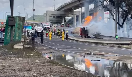 Explosin de una pipa de gas abajo del puente de la Concordia en la alcalda Izt