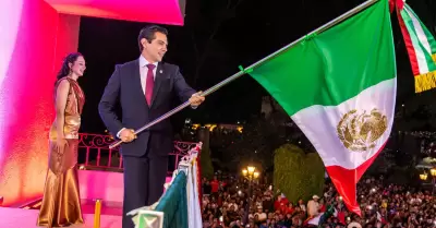 Grito de Independencia encabezado por el alcalde Romn Cota