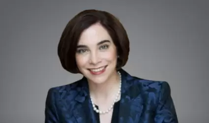 Roxana Velsquez, directora del Museo de Arte de San Diego, recibe el premio "Me