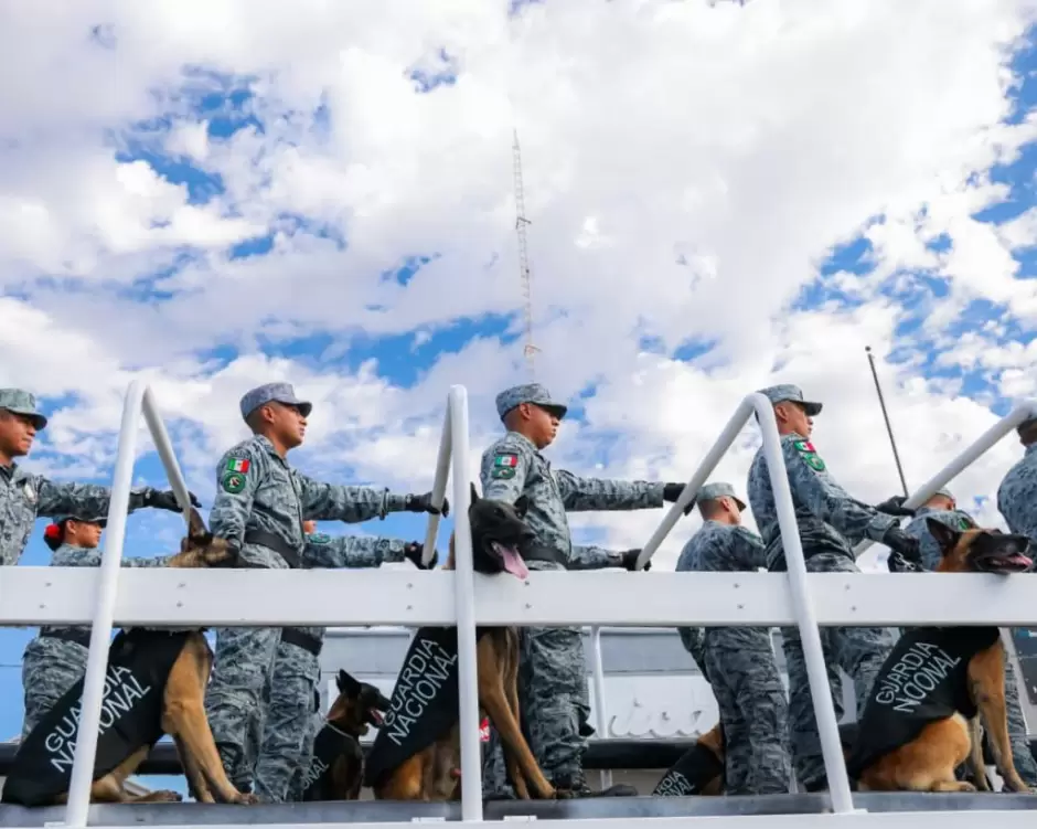 Encabeza gobernadora Marina del Pilar desfile por el 215 aniversario de la Independencia