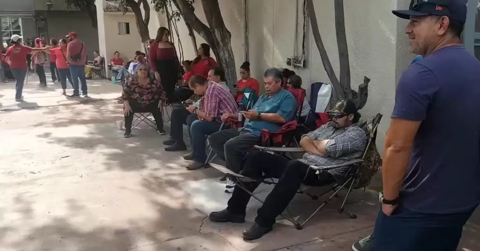 Maestros del Sindicato Estatal de Trabajadores de la Educacin en Baja California