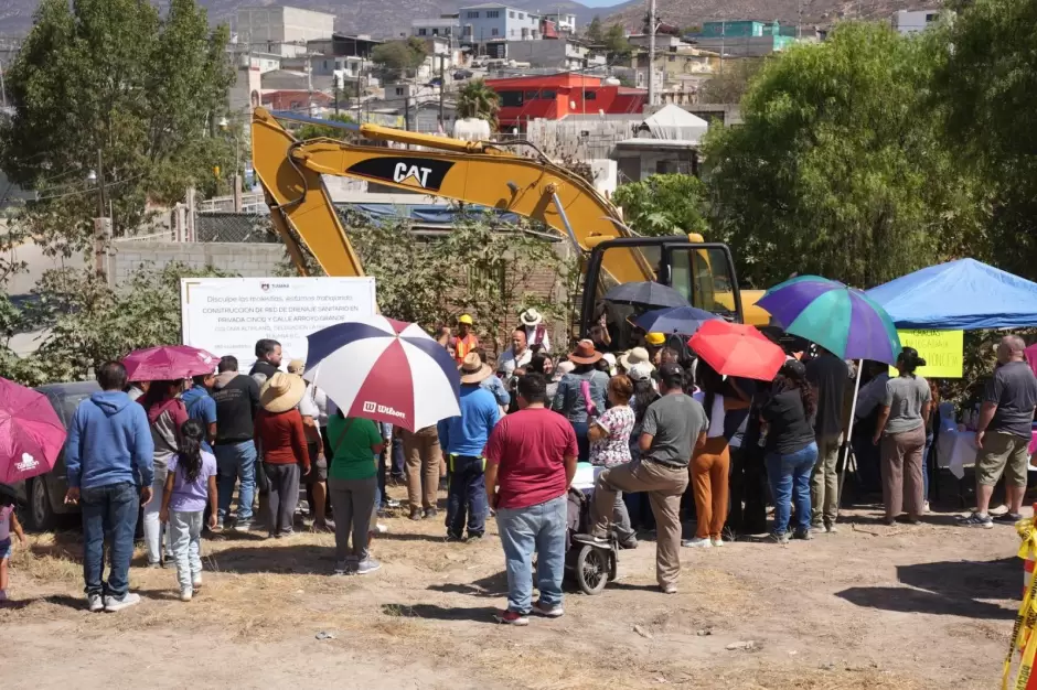 Obra de drenaje sanitario en la colonia Altiplano