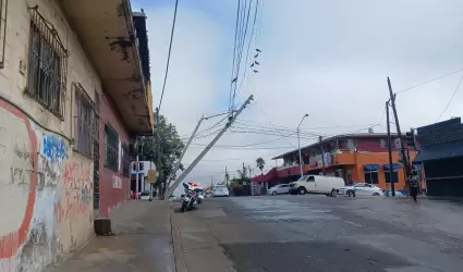 Cay poste de energa elctrica