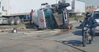 Volcadura de pipa de gas en Va Rpida