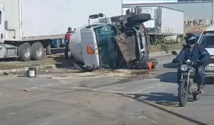 Volcadura de pipa de gas en Va Rpida