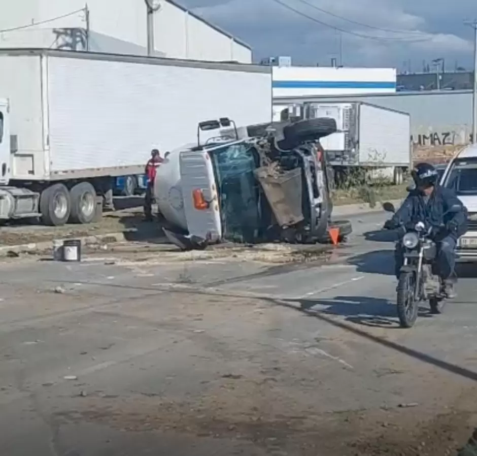 Volcadura de pipa de gas en Va Rpida