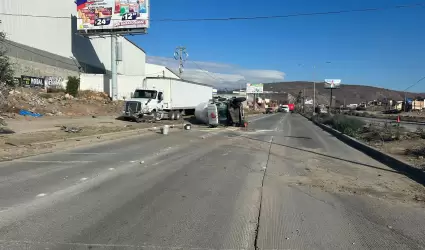 Volcadura de pipa de gas en Va Rpida