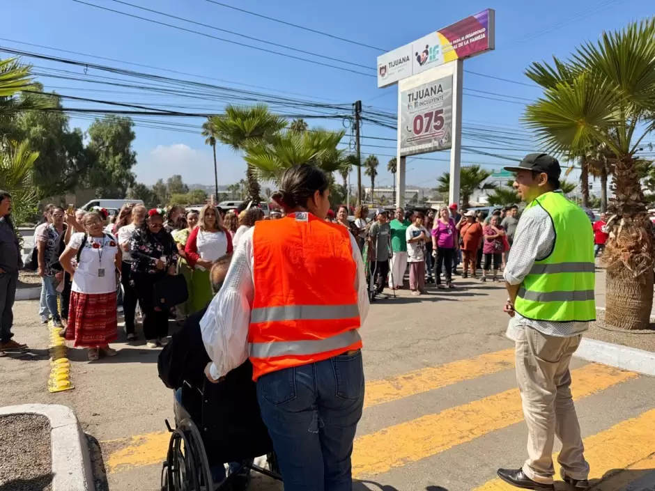 Simulacro de sismo en DIF Tijuana