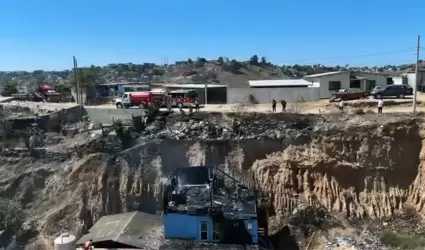 Incendio de casa en colonia Divina Providencia