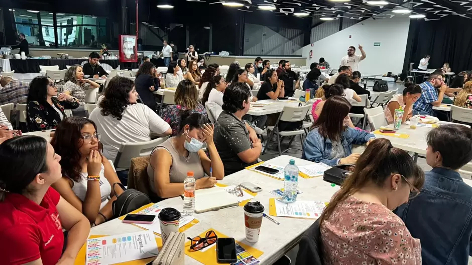 Taller "Metodologa de la enseanza del idioma ingls apegado a la NEM"