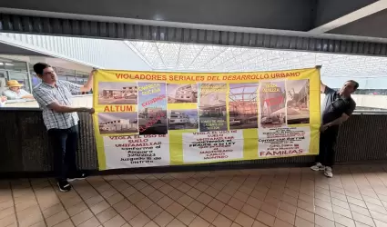 Manifestacin por violaciones a la ley de desarrollo urbano