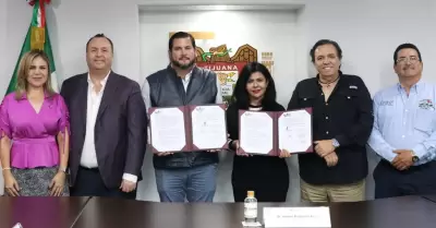 Firma de contrato de donacin en apoyo a asociaciones civiles
