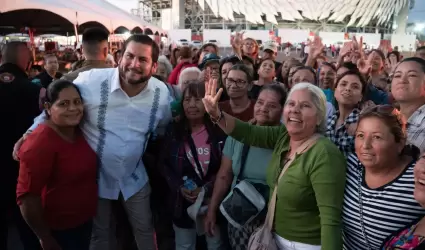 Asiste Ismael Burgueo al informe 'La Transformacin Avanza'