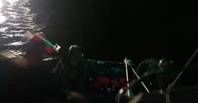 Rescate de dos tripulantes de un buque pesquero al sur de Ensenada