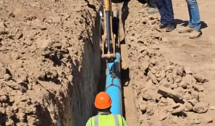 Construccin de lnea de alimentacin de agua potable en ejido Veracruz 2