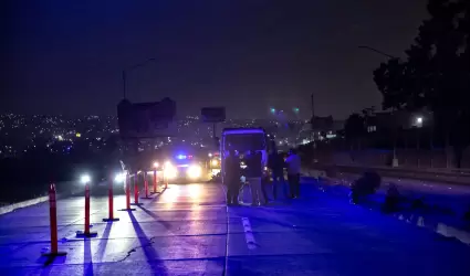 Muere motociclista al chocar contra barredora en la Va Rpida Poniente